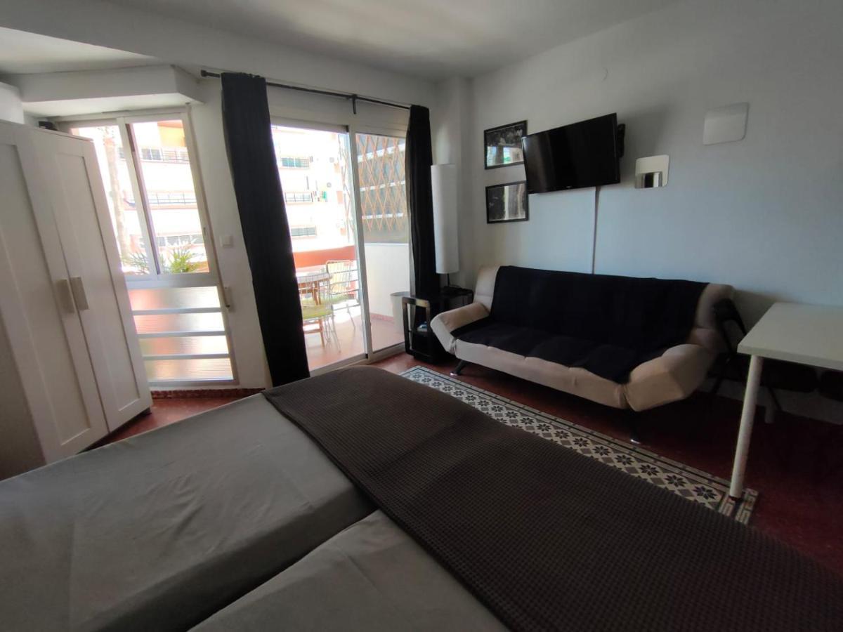 Flat2 Studio 150M From The Beach With Pool Torre Del Mar Bagian luar foto