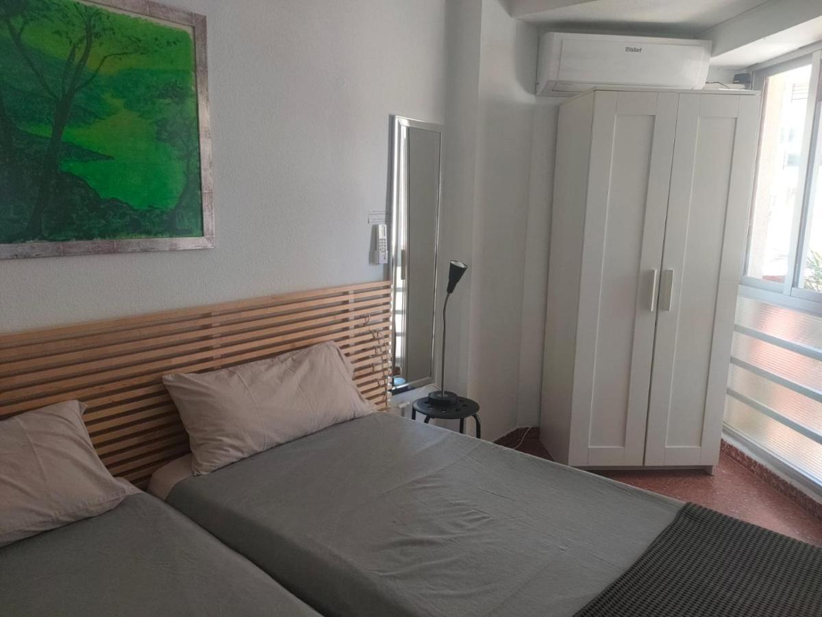 Flat2 Studio 150M From The Beach With Pool Torre Del Mar Bagian luar foto