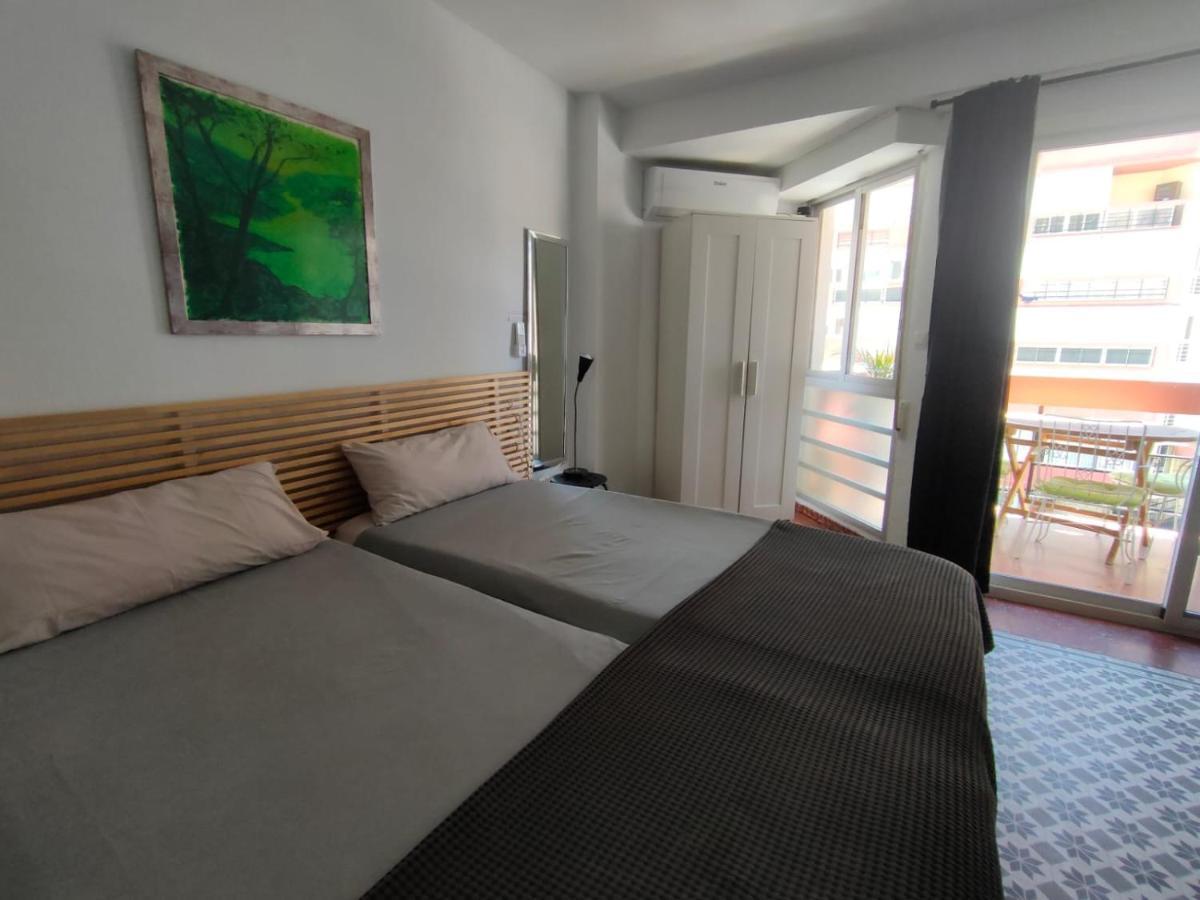 Flat2 Studio 150M From The Beach With Pool Torre Del Mar Bagian luar foto